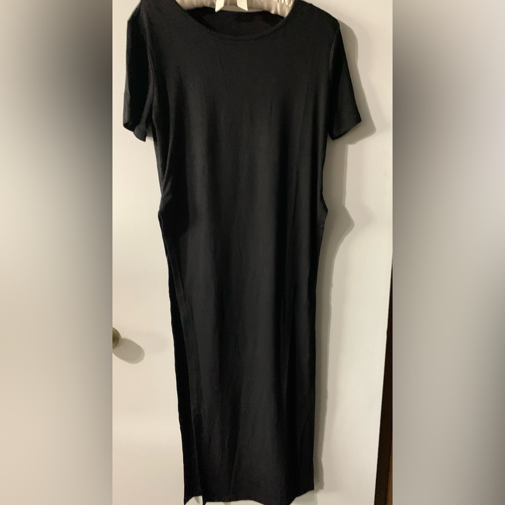 Black Long Tunic with Side-slits and short sleeves. Size Large. NWOT Never worn. - Picture 3 of 6